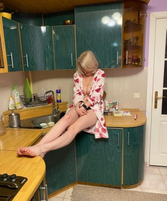 Живу и работаю в Москве, так что получай возможность испытать настоящую страсть и незабываемые воспоминания прямо здесь, в Москве.
💋 Мои услуги насыщены нежностью и страстью. Ты можешь ощутить мои мягкие прикосновения и все прелести искусства любви. Буду рада погрузиться в мир твоих фантазий и превратить их в реальность.
📸 На фото ты можешь увидеть мои изысканные и соблазнительные формы. Уверен, что моя фотография понравится тебе еще больше, когда я окажусь рядом с тобой.
🌟 Я гарантирую тебе дискретность и полную конфиденциальность. Мои клиенты оставляют самые положительные отзывы о наших встречах и с нетерпением ждут следующих встреч. Ты можешь быть одним из них.
💌 Если ты готов окунуться в мир наслаждения и релаксации, то не стесняйся и напиши мне. Я с нетерпением жду наше Ирина